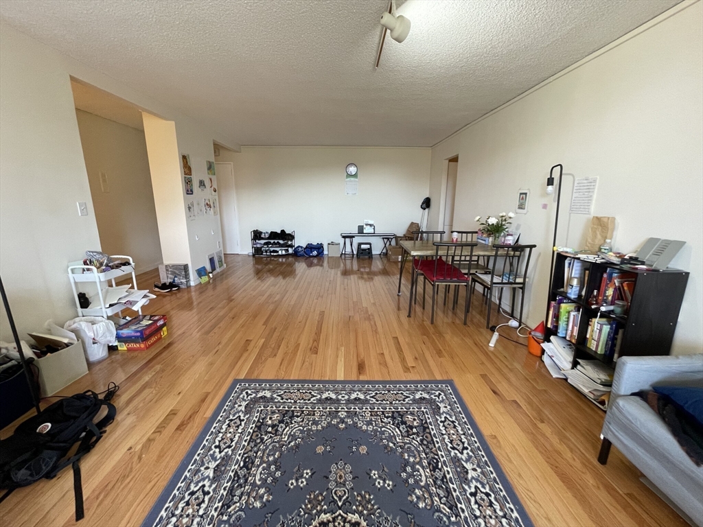 1 bed, 1 bath apartment for rent at 33 Pond Ave Unit 1118, Brookline — photo 3 of 14