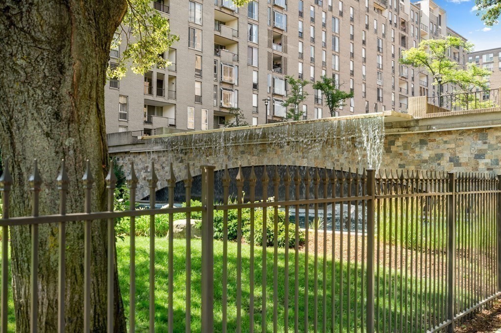 1 bed, 1 bath apartment for rent at 33 Pond Ave Unit 1118, Brookline — photo 12 of 14