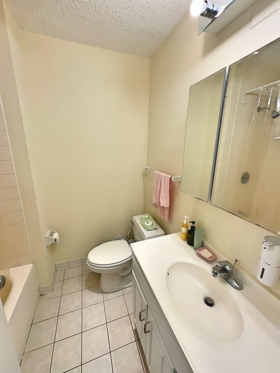 1 bed, 1 bath apartment for rent at 33 Pond Ave Unit 1118, Brookline — photo 6 of 14