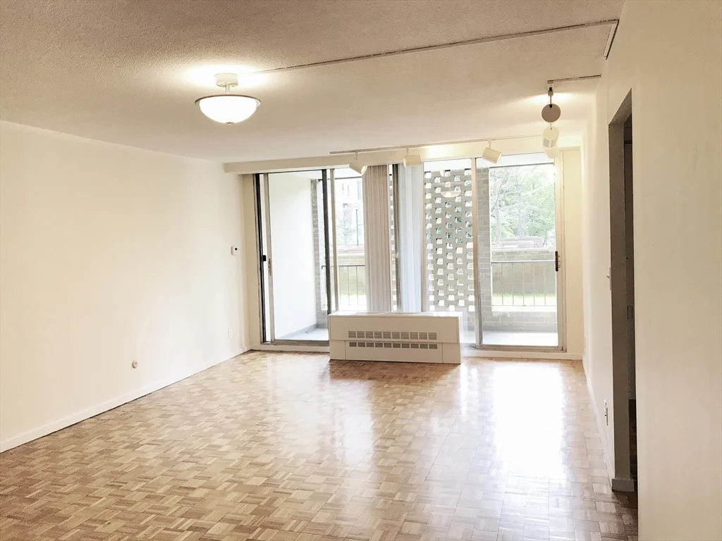 1 bed, 1 bath apartment for rent at 33 Pond Ave Unit 218, Brookline Village — photo 2 of 10