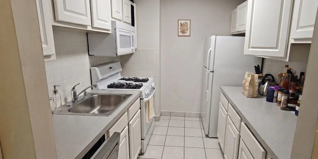 1 bed, 1 bath apartment for rent at 33 Pond Ave Unit 306, Coolidge Corner — photo 6 of 14