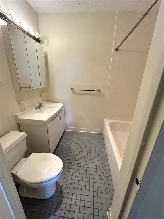 1 bed, 1 bath apartment for rent at 33 Pond Ave Unit 401, Brookline Village — photo 5 of 19