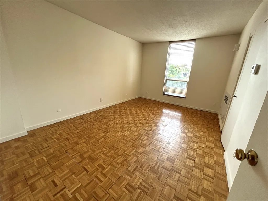 1 bed, 1 bath apartment for rent at 33 Pond Ave Unit 401, Brookline Village — photo 6 of 19