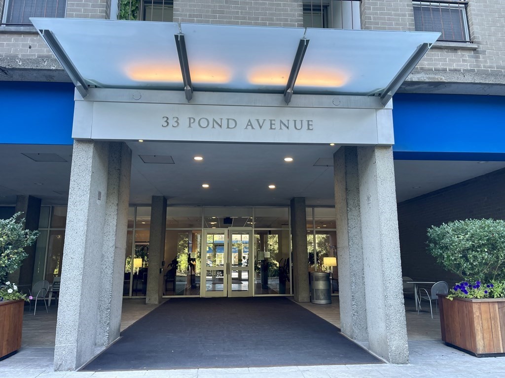 1 bed, 1 bath apartment for rent at 33 Pond Ave Unit 502, Brookline Village — photo 2 of 17
