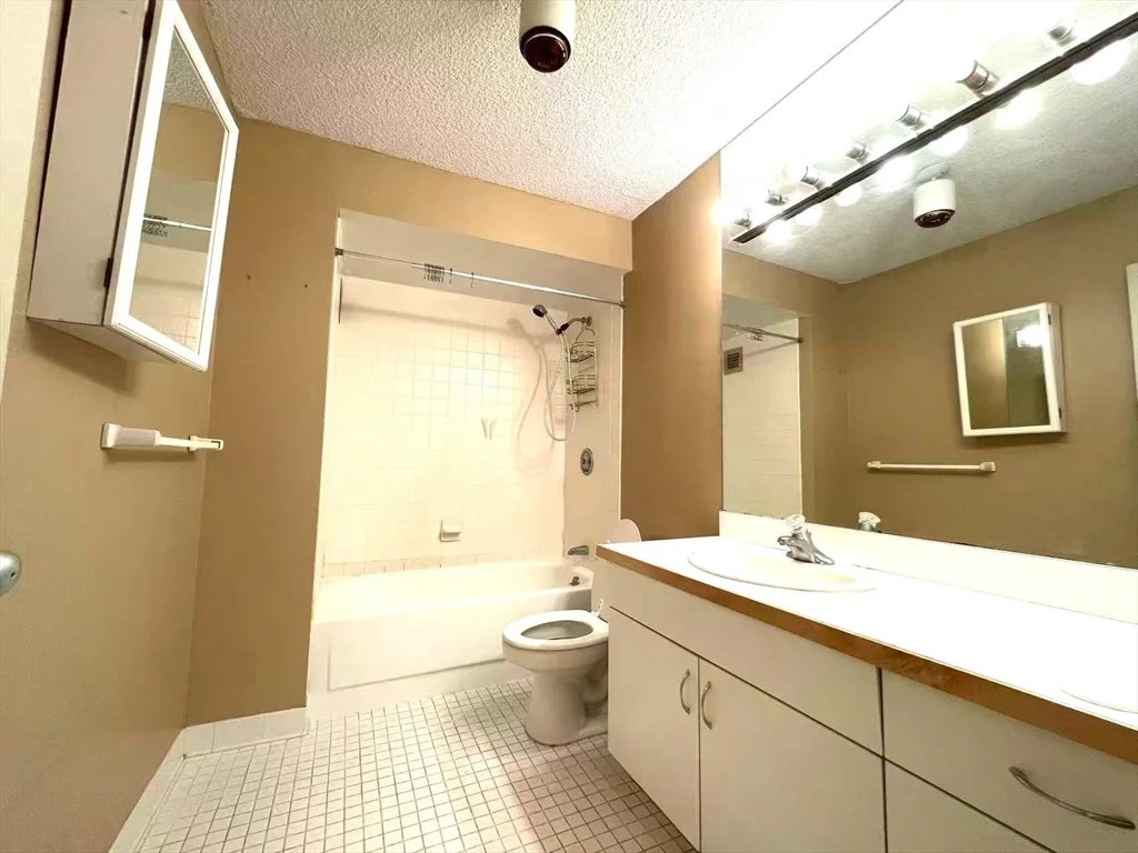 1 bed, 1 bath apartment for rent at 33 Pond Ave Unit 714, Coolidge Corner — photo 9 of 29