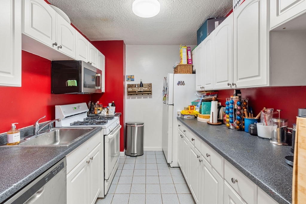 1 bed, 1 bath apartment for rent at 33 Pond Ave Unit 804, Brookline — photo 7 of 15