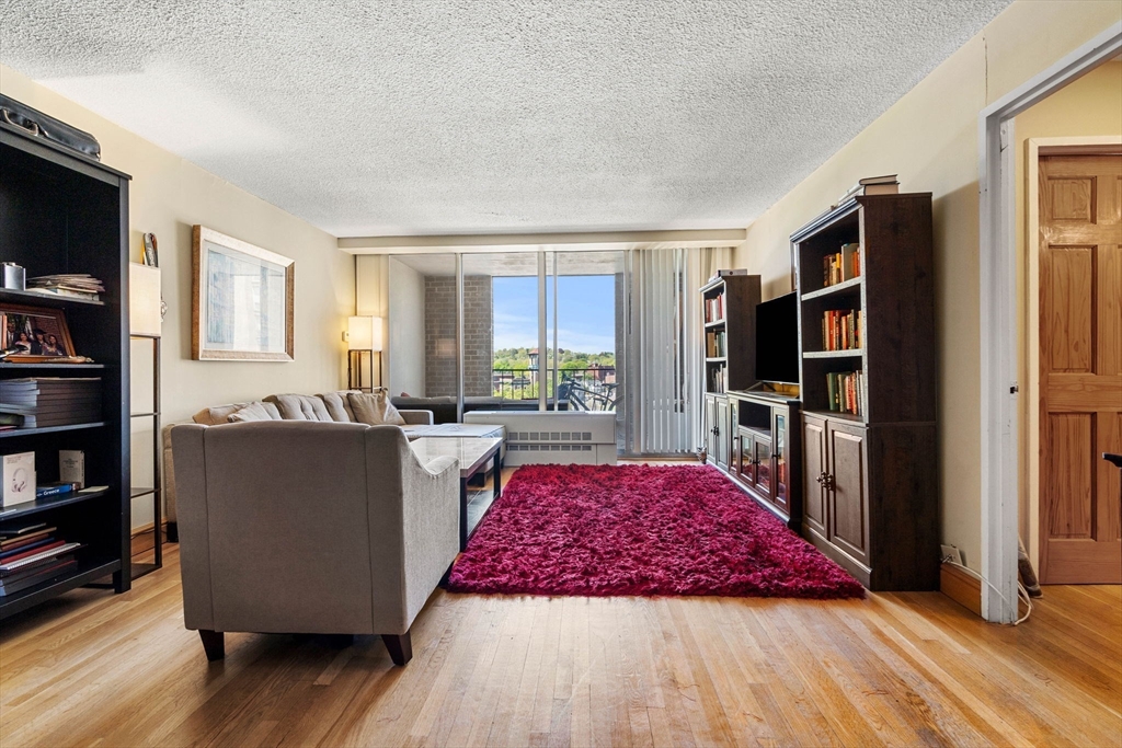 1 bed, 1 bath apartment for rent at 33 Pond Ave Unit 804, Brookline — photo 2 of 15