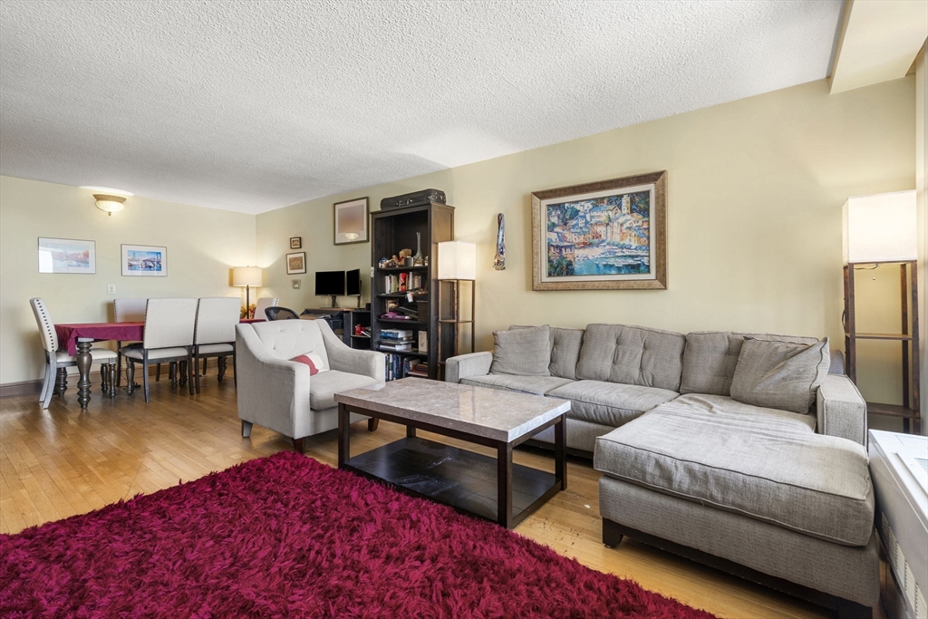 1 bed, 1 bath apartment for rent at 33 Pond Ave Unit 804, Brookline — photo 4 of 15