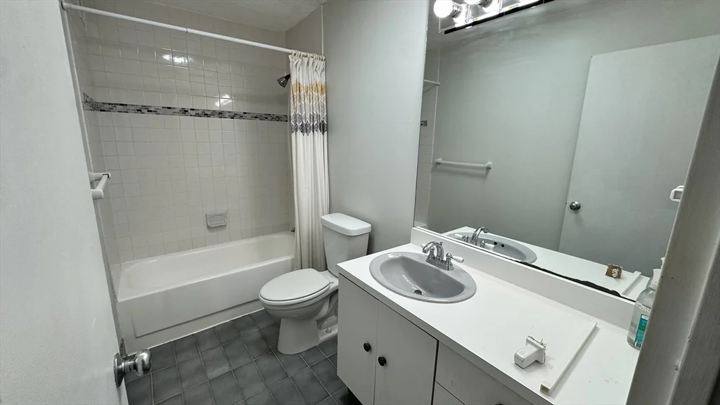 1 bed, 1 bath apartment for rent at 33 Pond Ave Unit 813, Coolidge Corner — photo 3 of 11