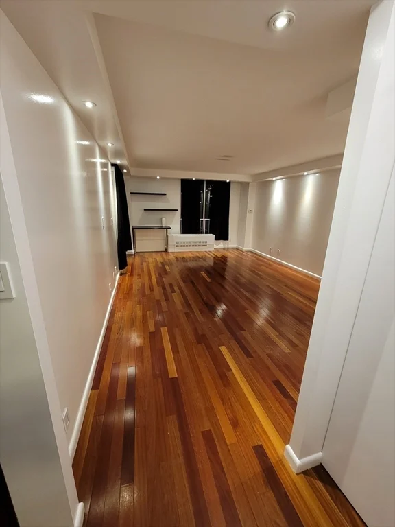 2 bed, 2 bath apartment for rent at 33 Pond Ave Unit 924, Coolidge Corner — photo 2 of 8