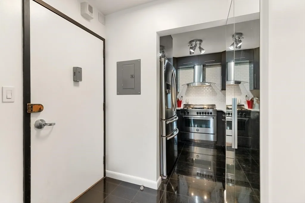 2 bed, 2 bath apartment for rent at 33 Pond Unit 924, Coolidge Corner — photo 3 of 29