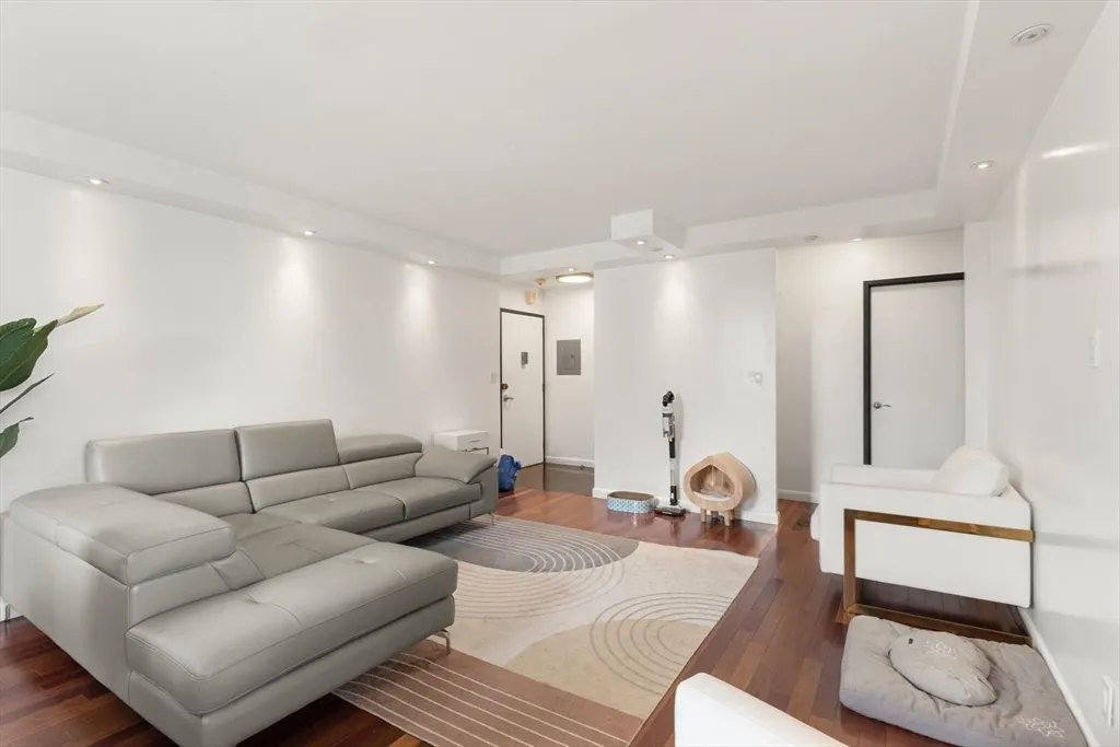 2 bed, 2 bath apartment for rent at 33 Pond Unit 924, Coolidge Corner — photo 6 of 29