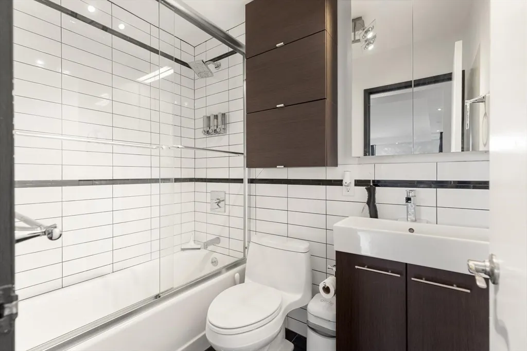 2 bed, 2 bath apartment for rent at 33 Pond Unit 924, Coolidge Corner — photo 13 of 29
