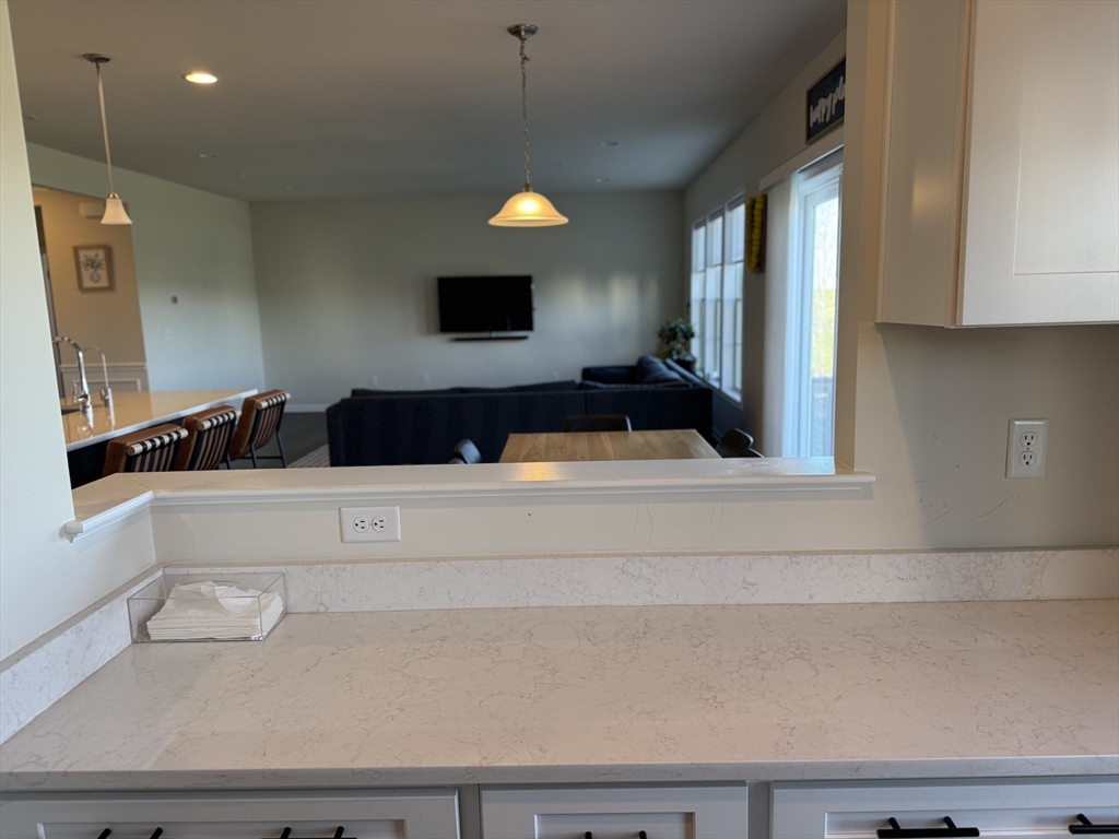 3 bed, 2 bath apartment for rent at 33 Poplar Ln Unit 33, Hopkinton — photo 11 of 23