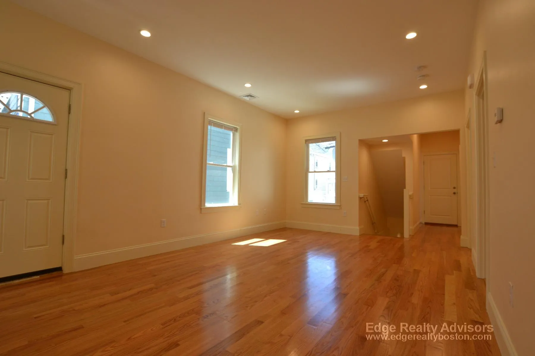 6 bed, 3 bath apartment for rent at 33 Pratt St Unit 1, Allston — photo 3 of 11