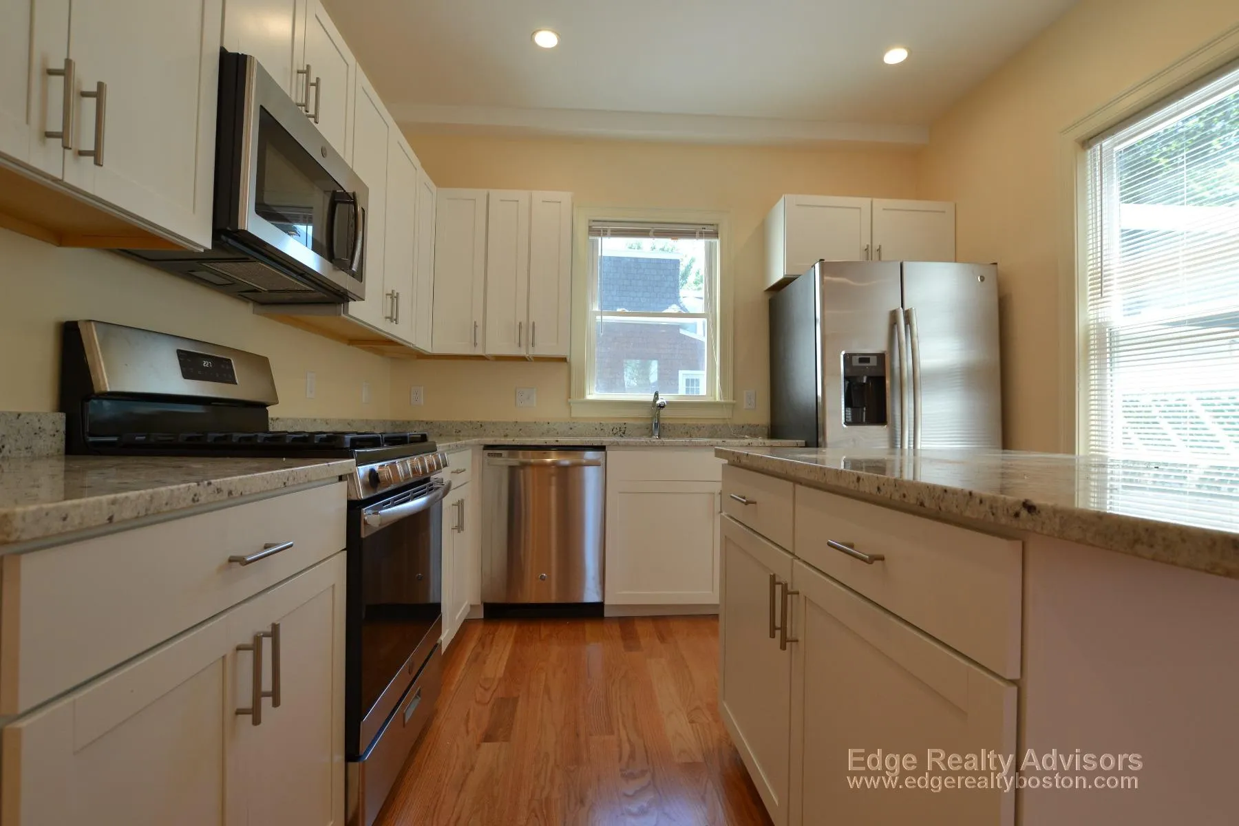 6 bed, 3 bath apartment for rent at 33 Pratt St Unit 1, Allston — photo 6 of 11