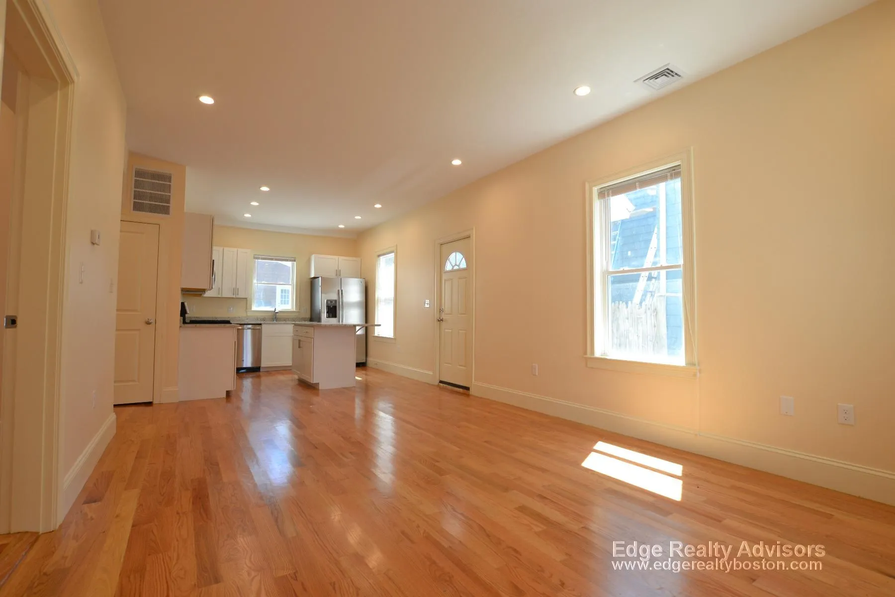 6 bed, 3 bath apartment for rent at 33 Pratt St Unit 1, Allston — photo 2 of 11