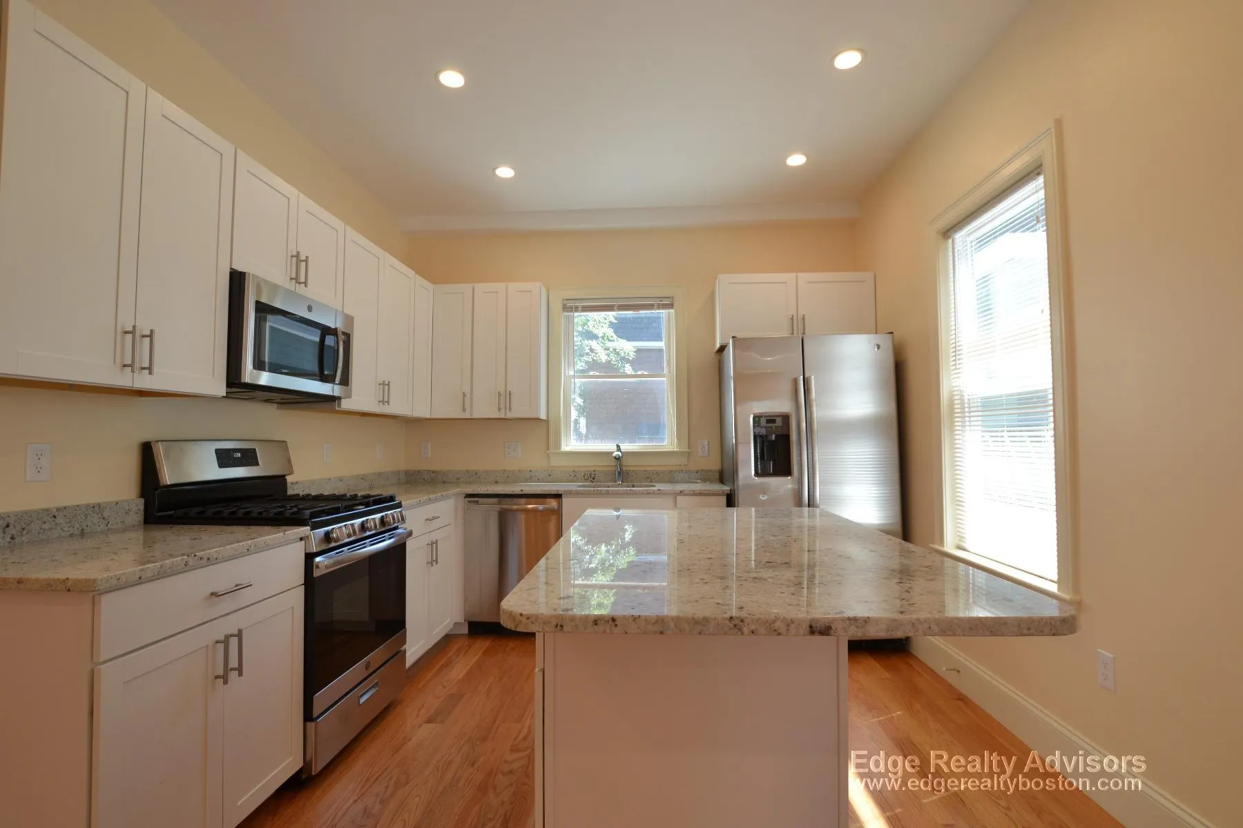 6 bed, 3 bath apartment for rent at 33 Pratt St Unit 1, Allston — photo 9 of 11