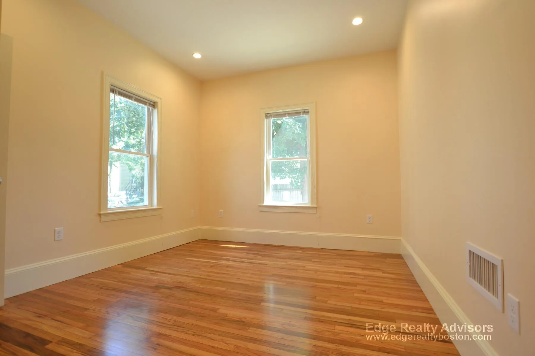 6 bed, 3 bath apartment for rent at 33 Pratt St Unit 1, Allston — photo 7 of 11