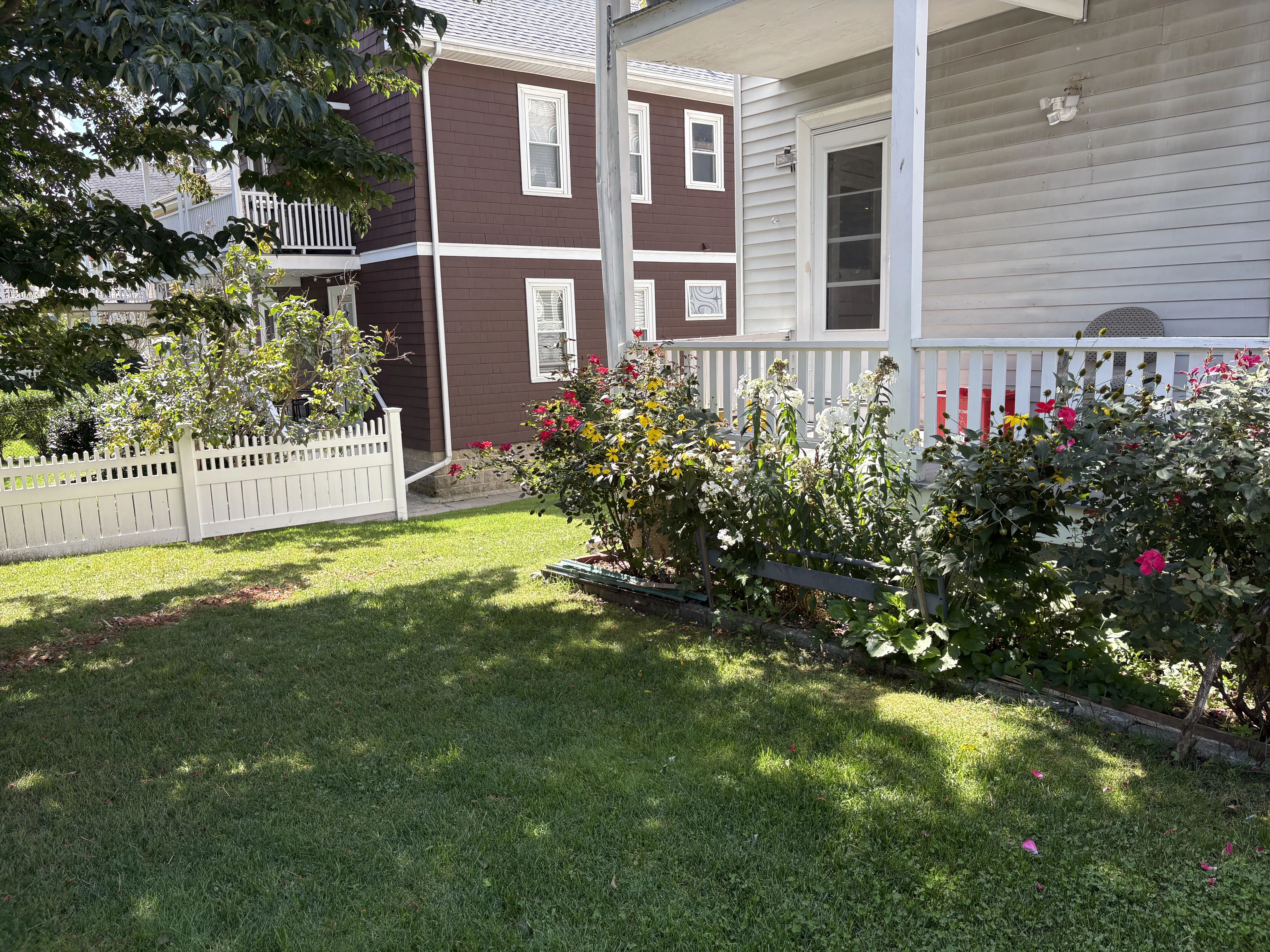 2 bed, 1 bath apartment for rent at 33 Prentiss St , Unit 1st Fl, Watertown — photo 33 of 36