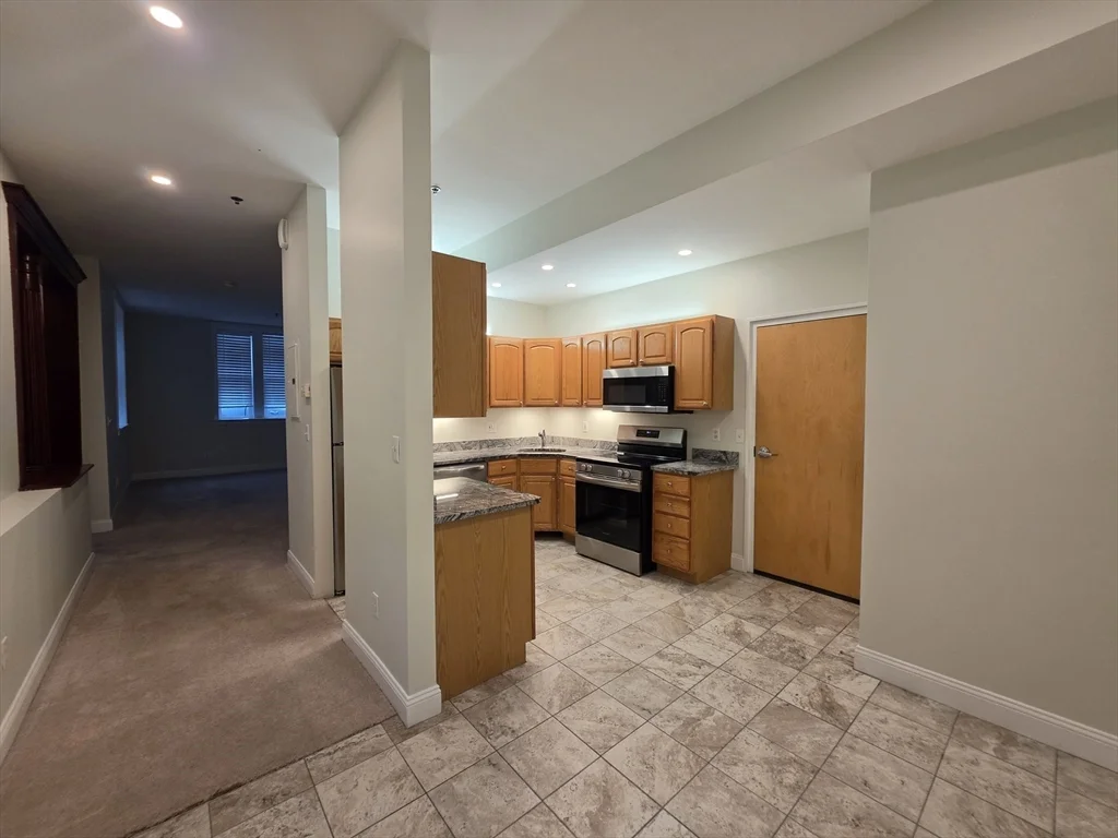 2 bed, 1 bath apartment for rent at 33 Randolph St Unit 17, Abington — photo 3 of 16
