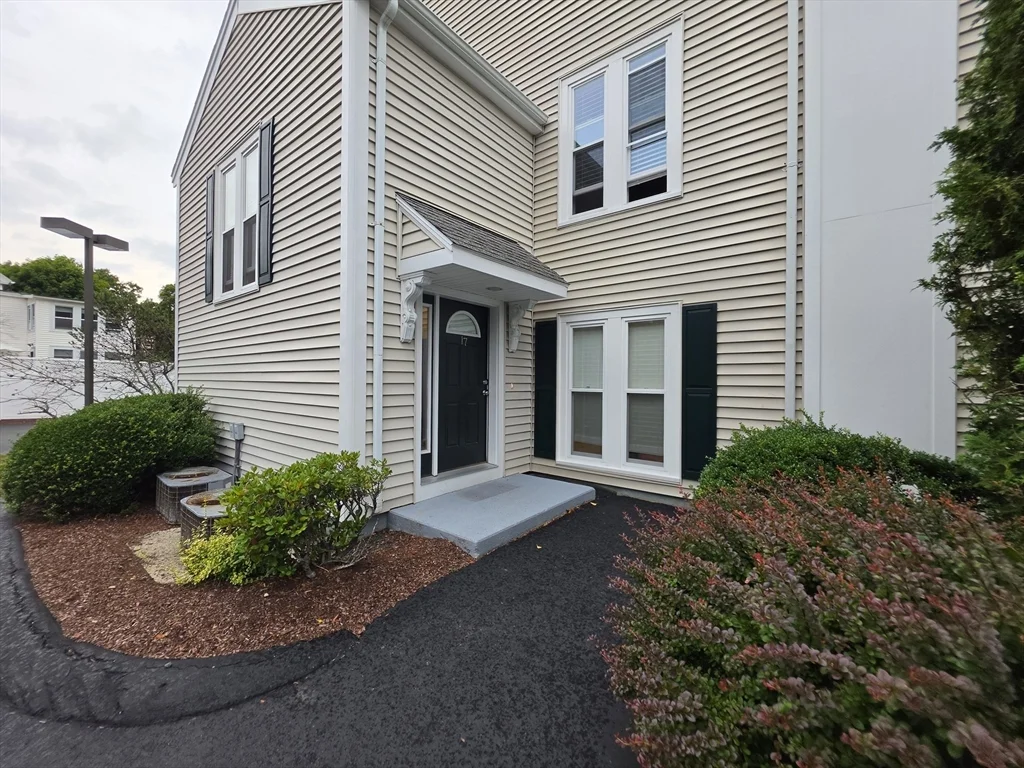 2 bed, 1 bath apartment for rent at 33 Randolph St Unit 17, Abington