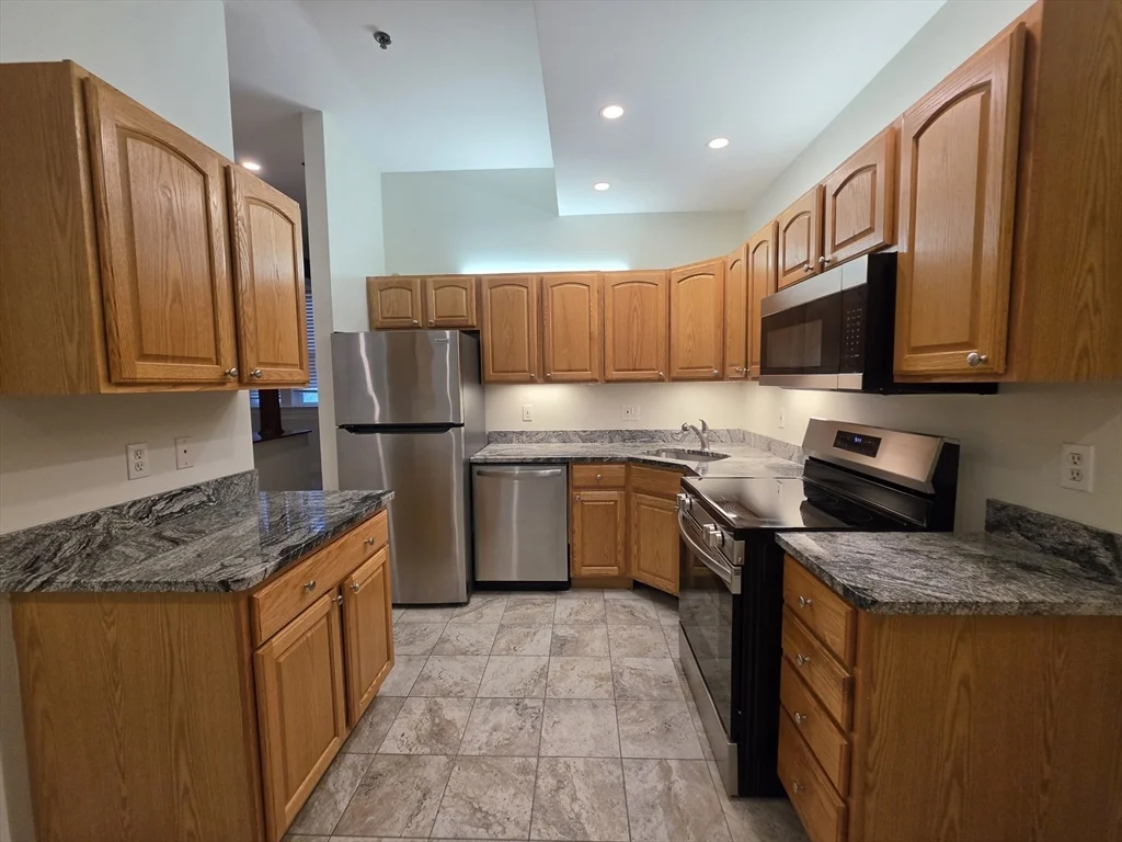 2 bed, 1 bath apartment for rent at 33 Randolph St Unit 17, Abington — photo 2 of 16