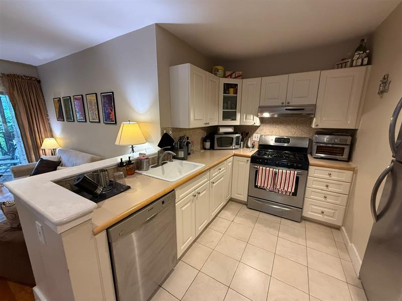 2 bed, 1 bath apartment for rent at 33 Regent St Unit 1, North Cambridge — photo 2 of 19