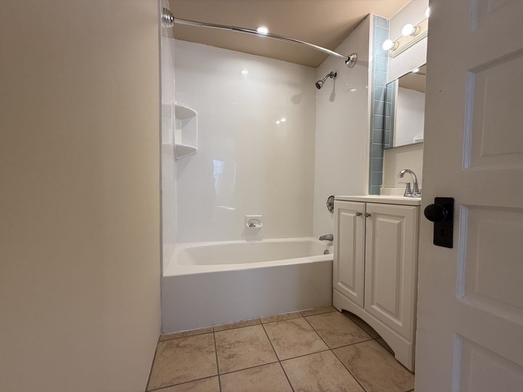 4 bed, 1 bath apartment for rent at 33 Rich Unit 1, Waltham — photo 7 of 21