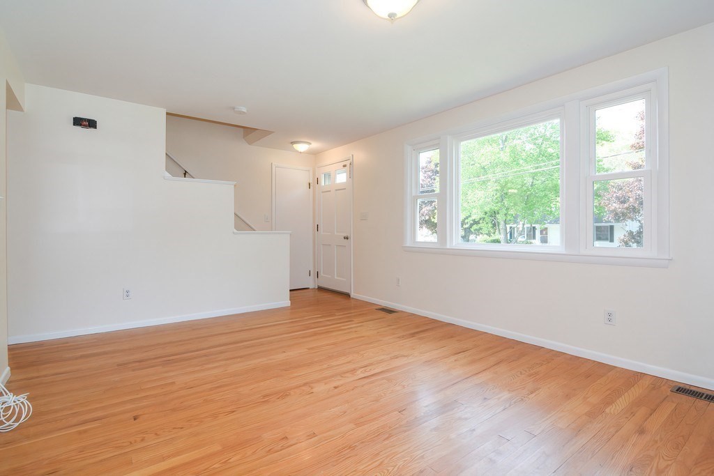 4 bed, 1 bath apartment for rent at 33 Robin Rd, Westborough — photo 13 of 42