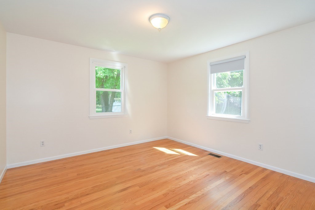 4 bed, 1 bath apartment for rent at 33 Robin Rd, Westborough — photo 16 of 42