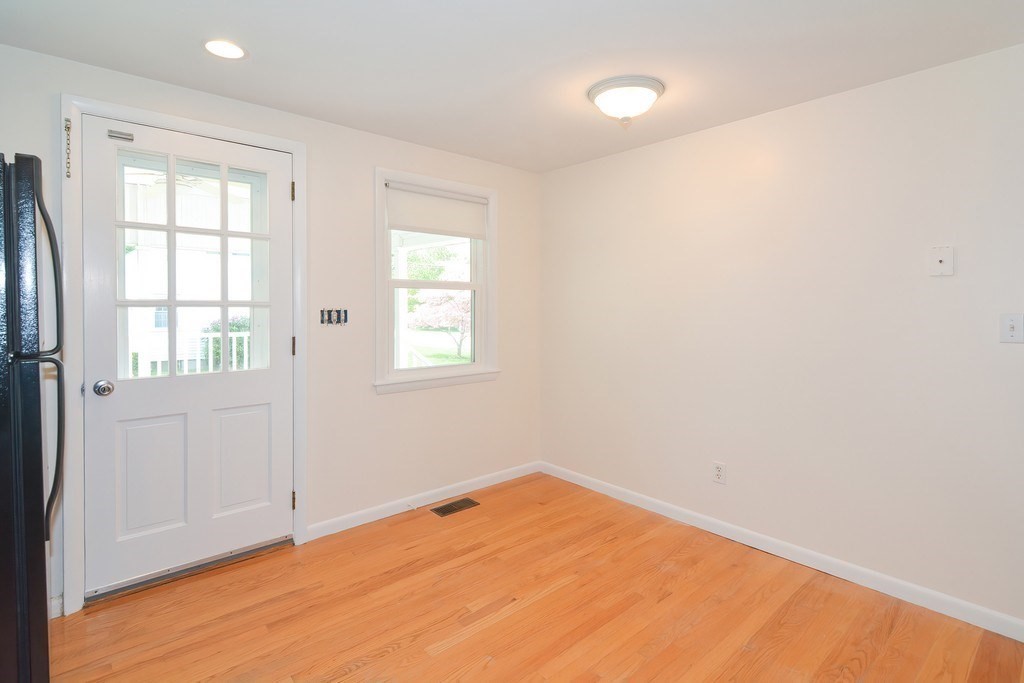 4 bed, 1 bath apartment for rent at 33 Robin Rd, Westborough — photo 10 of 42