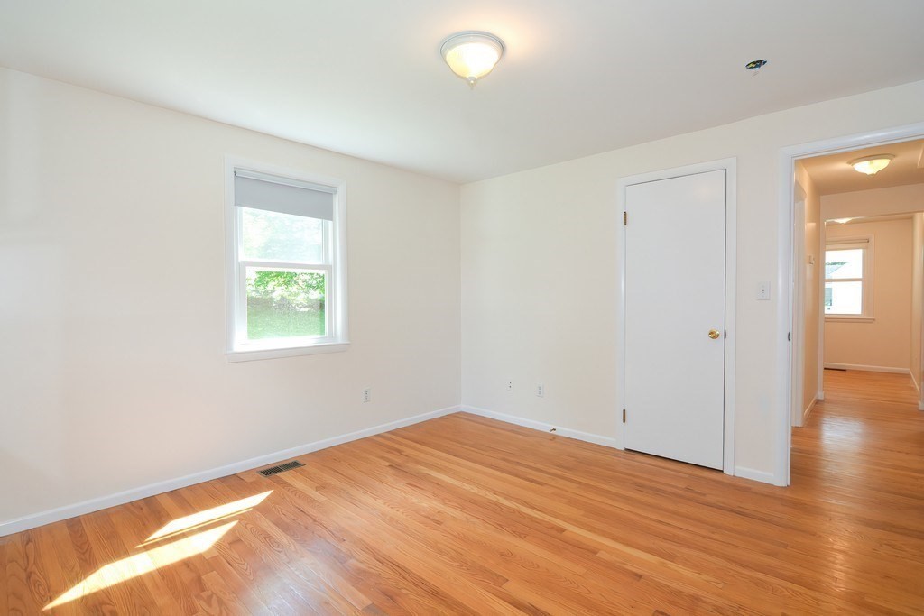 4 bed, 1 bath apartment for rent at 33 Robin Rd, Westborough — photo 17 of 42