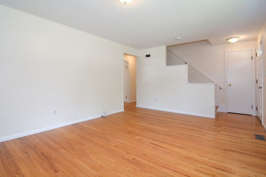 4 bed, 1 bath apartment for rent at 33 Robin Rd, Westborough — photo 11 of 42