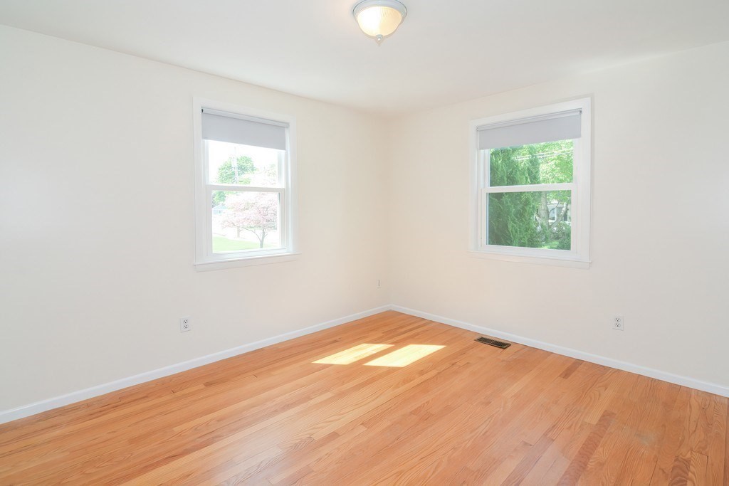 4 bed, 1 bath apartment for rent at 33 Robin Rd, Westborough — photo 23 of 42