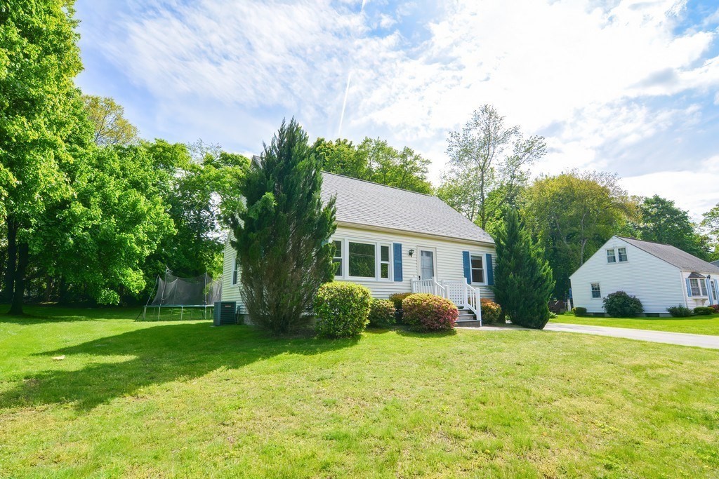 4 bed, 1 bath apartment for rent at 33 Robin Rd, Westborough — photo 4 of 42