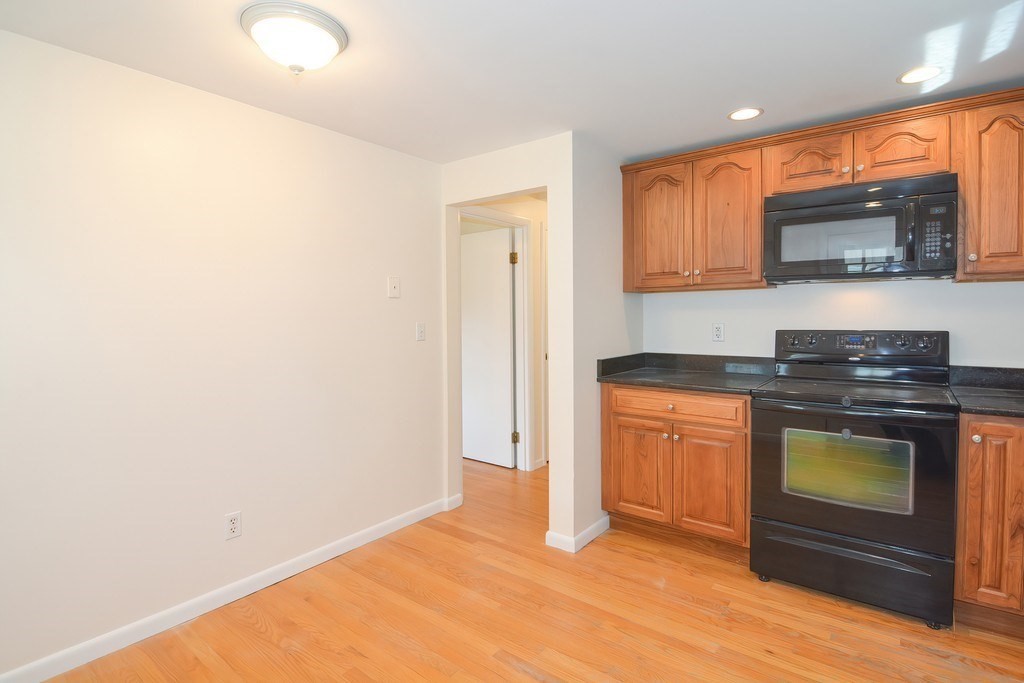 4 bed, 1 bath apartment for rent at 33 Robin Rd, Westborough — photo 8 of 42