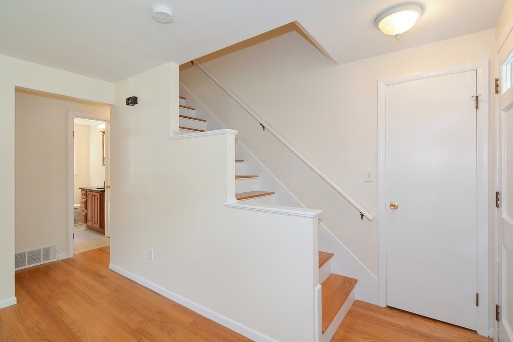 4 bed, 1 bath apartment for rent at 33 Robin Rd, Westborough — photo 12 of 42
