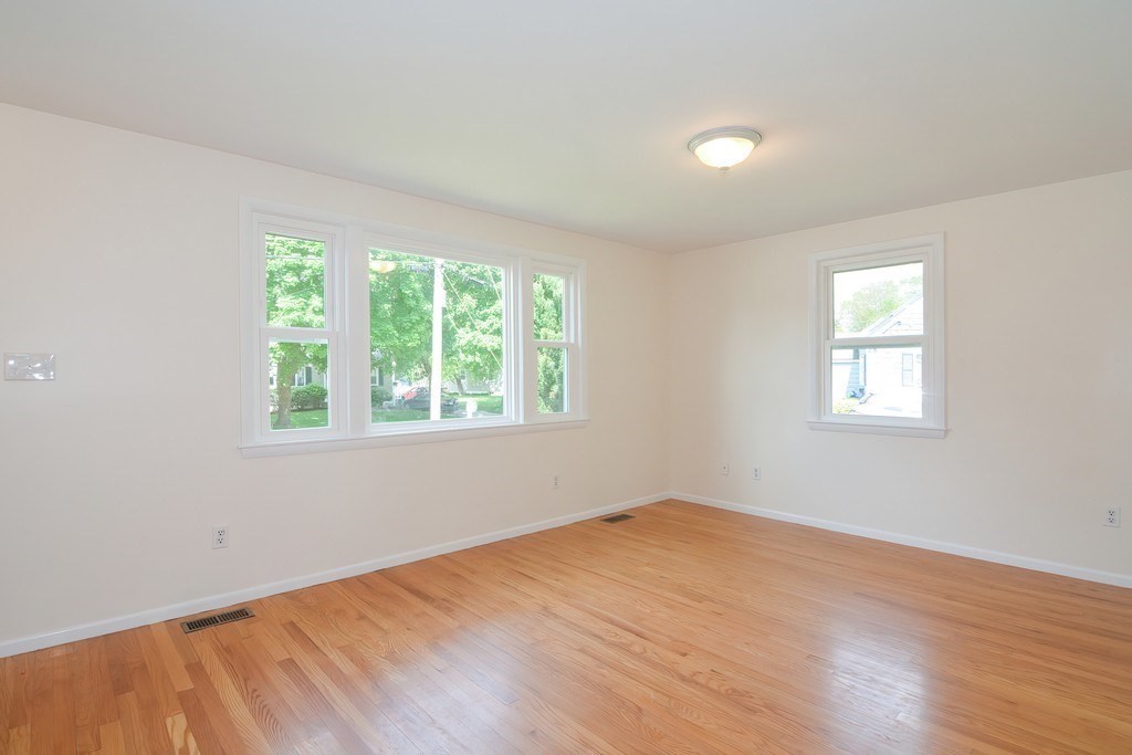 4 bed, 1 bath apartment for rent at 33 Robin Rd, Westborough — photo 15 of 42