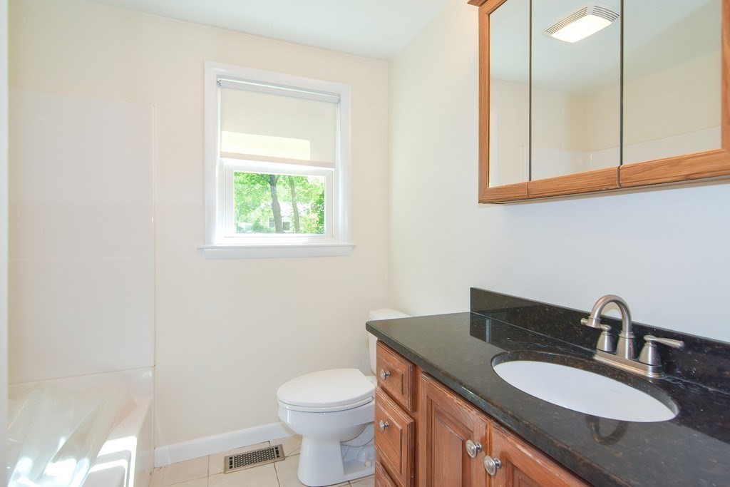 4 bed, 1 bath apartment for rent at 33 Robin Rd, Westborough — photo 20 of 42