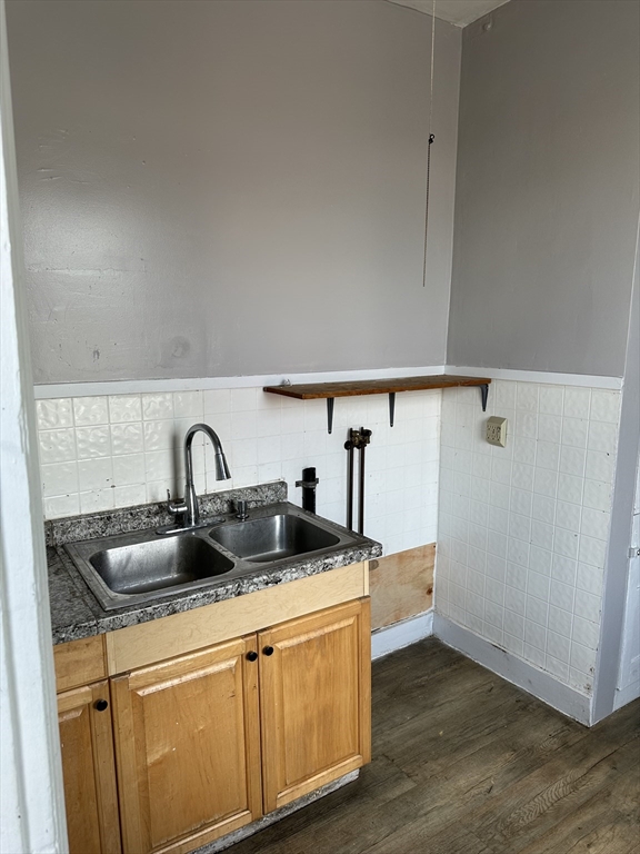 3 bed, 1 bath apartment for rent at 33 Russel Unit 2, Worcester — photo 7 of 10