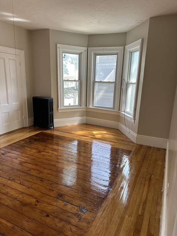 3 bed, 1 bath apartment for rent at 33 Russel Unit 2, Worcester — photo 1 of 10
