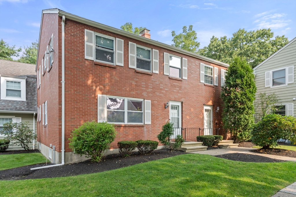3 bed, 2 bath apartment for rent at 33 Saco St Unit 33, Newton — photo 1 of 22