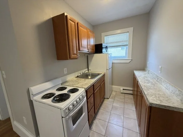 2 bed, 1 bath apartment for rent at 33 Sagamore Unit 1, Lynn