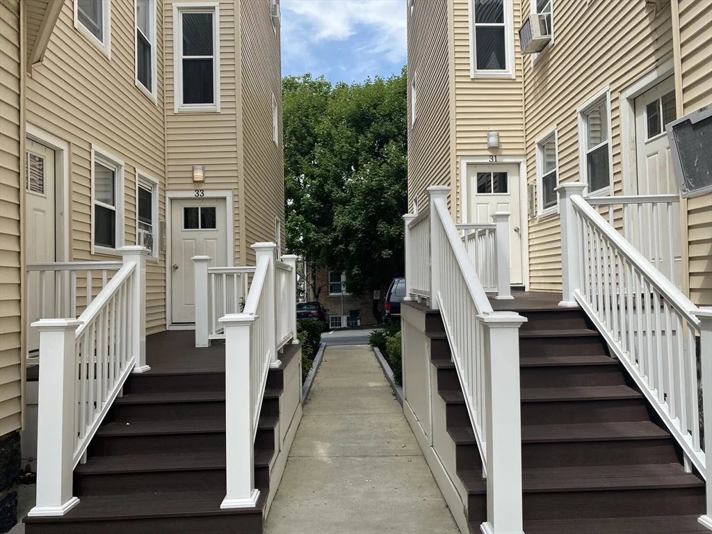 2 bed, 1 bath apartment for rent at 33 Sagamore Unit 3, Lynn