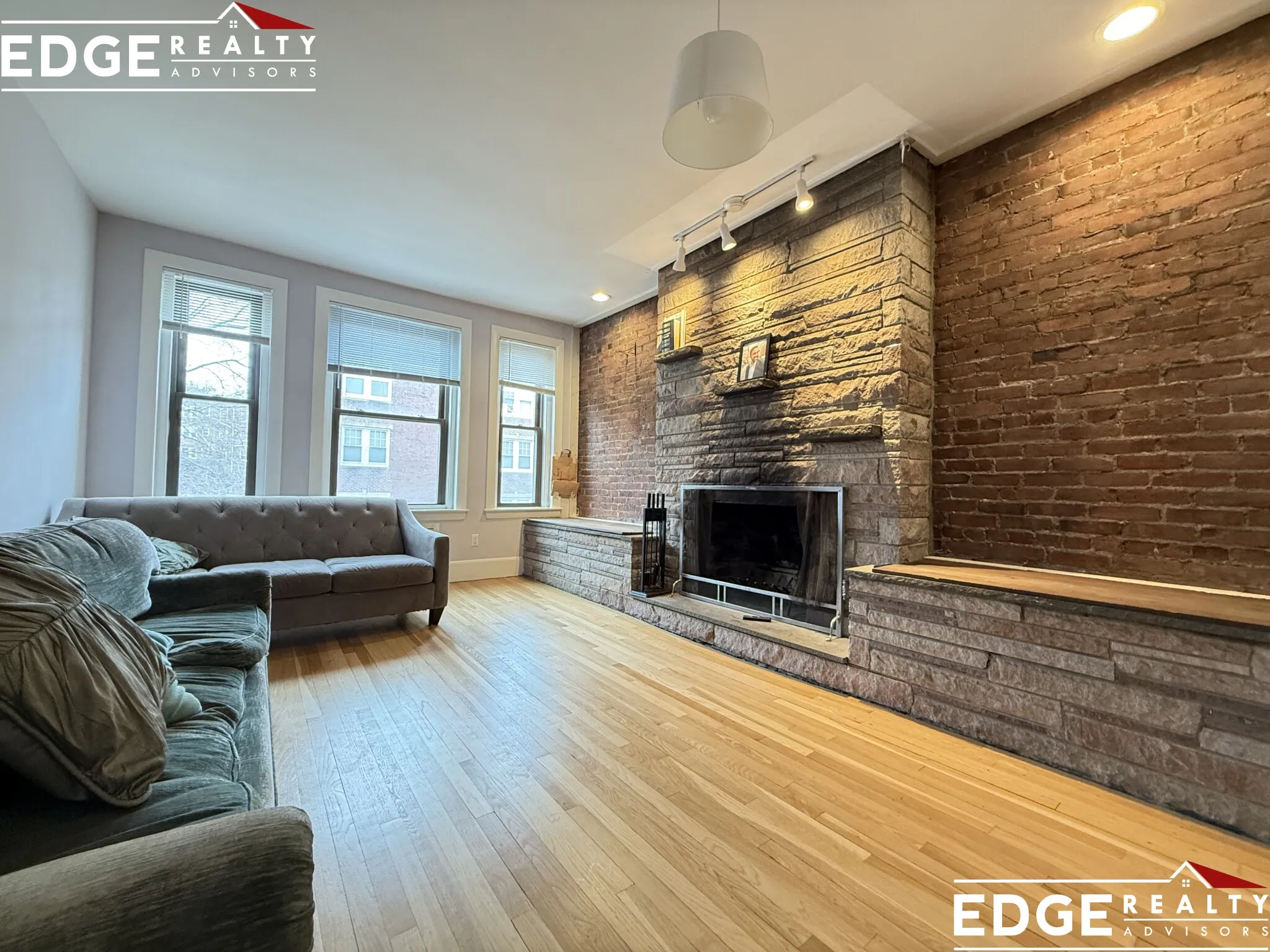 4 bed, 2 bath apartment for rent at 33 Saint Paul St Unit 2, Coolidge Corner — photo 3 of 11