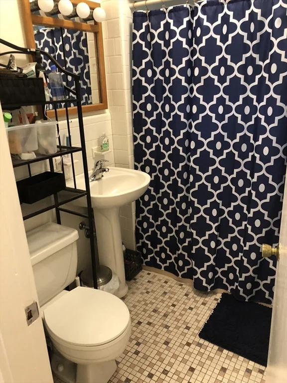 2 bed, 1 bath apartment for rent at 33 Seven Pines Ave Unit 1, Teele Square — photo 6 of 11
