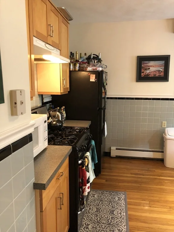 2 bed, 1 bath apartment for rent at 33 Seven Pines Ave Unit 1, Teele Square — photo 3 of 11