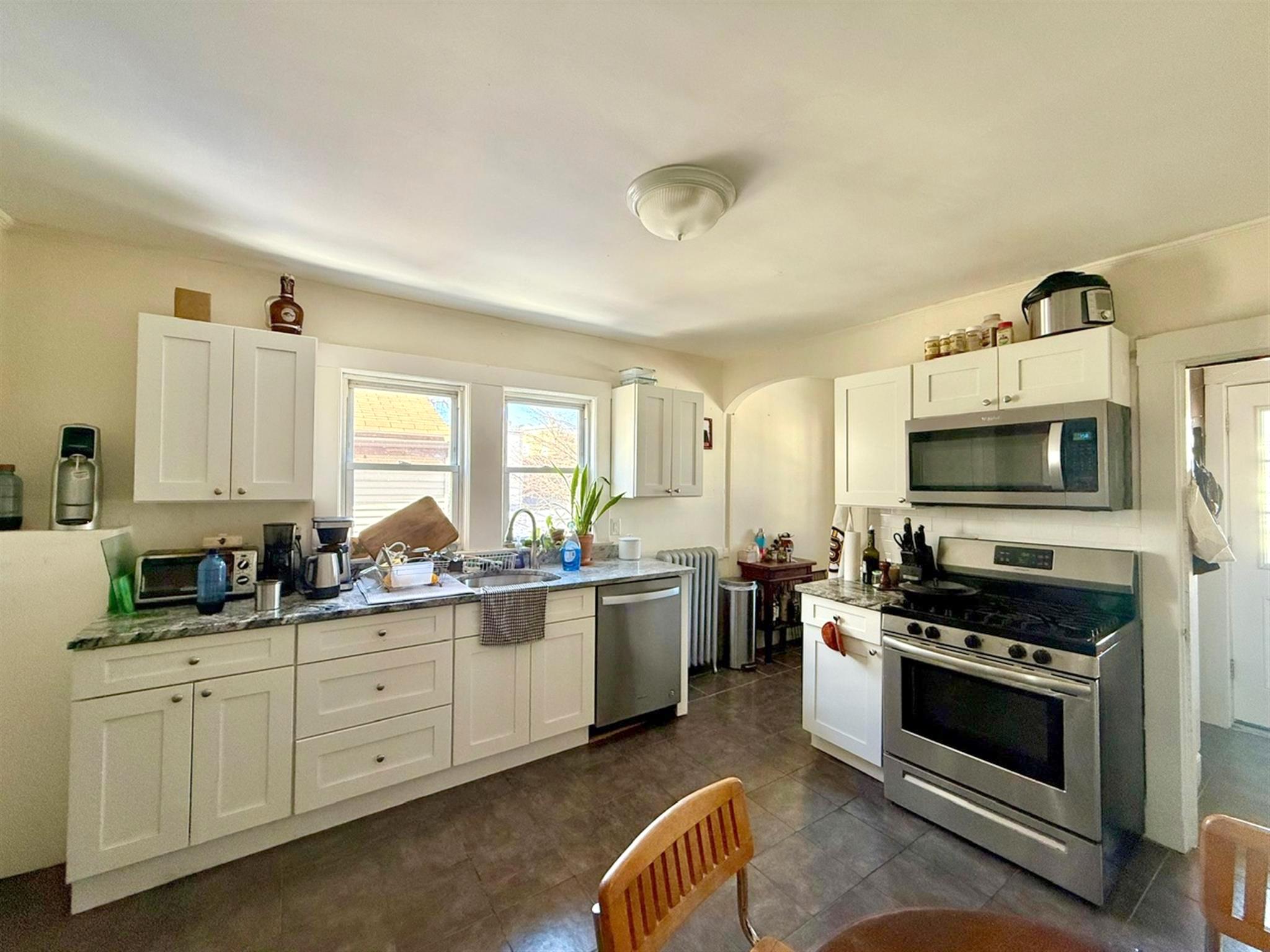 2.5 bed, 1 bath apartment for rent at 33 Sewall St Unit 2, Somerville — photo 2 of 16