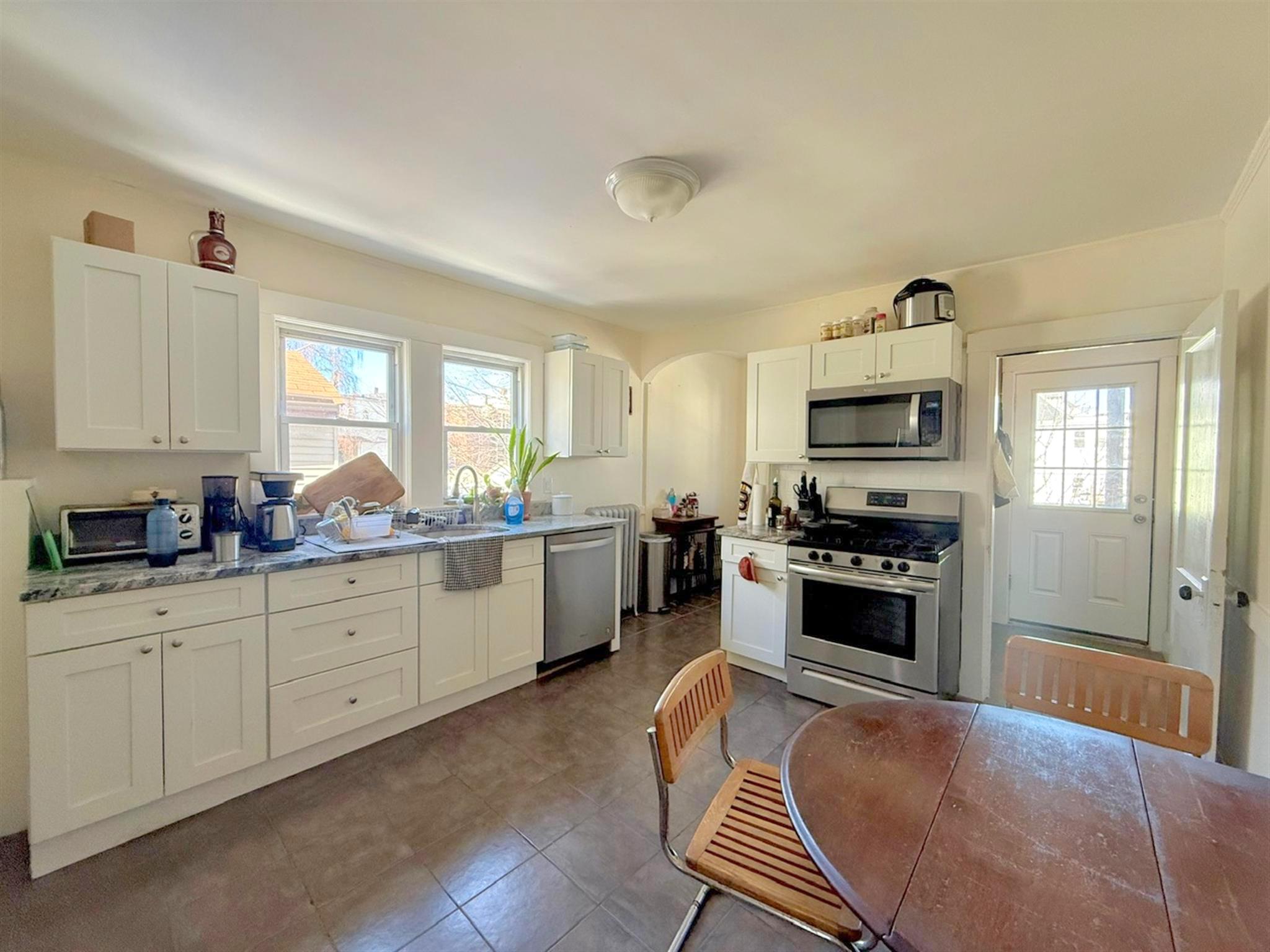 2.5 bed, 1 bath apartment for rent at 33 Sewall St Unit 2, Somerville — photo 1 of 16
